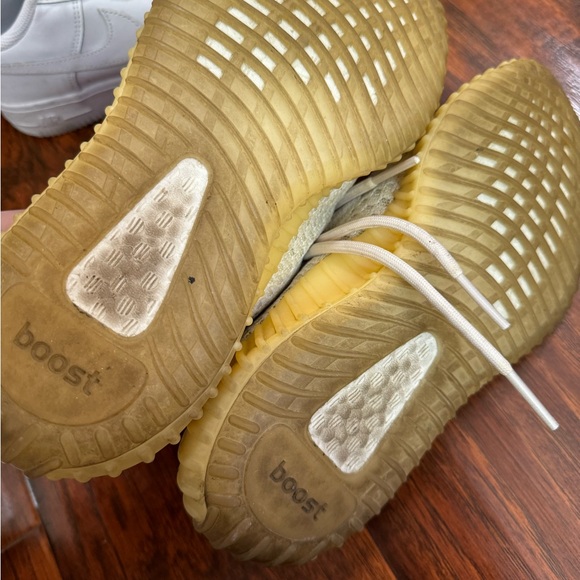 Yeezy - Picture 3 of 4